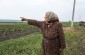 Nadezhda P., born in 1928, brought YIU’s team to the mass grave of the Jewish victims from Tarigrad. Today, as then, it is an arable field. © Victoria Bahr - Yahad-In Unum